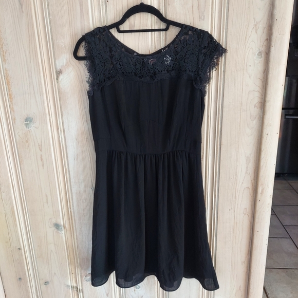 Rebecca Taylor - Picture 1 of 4